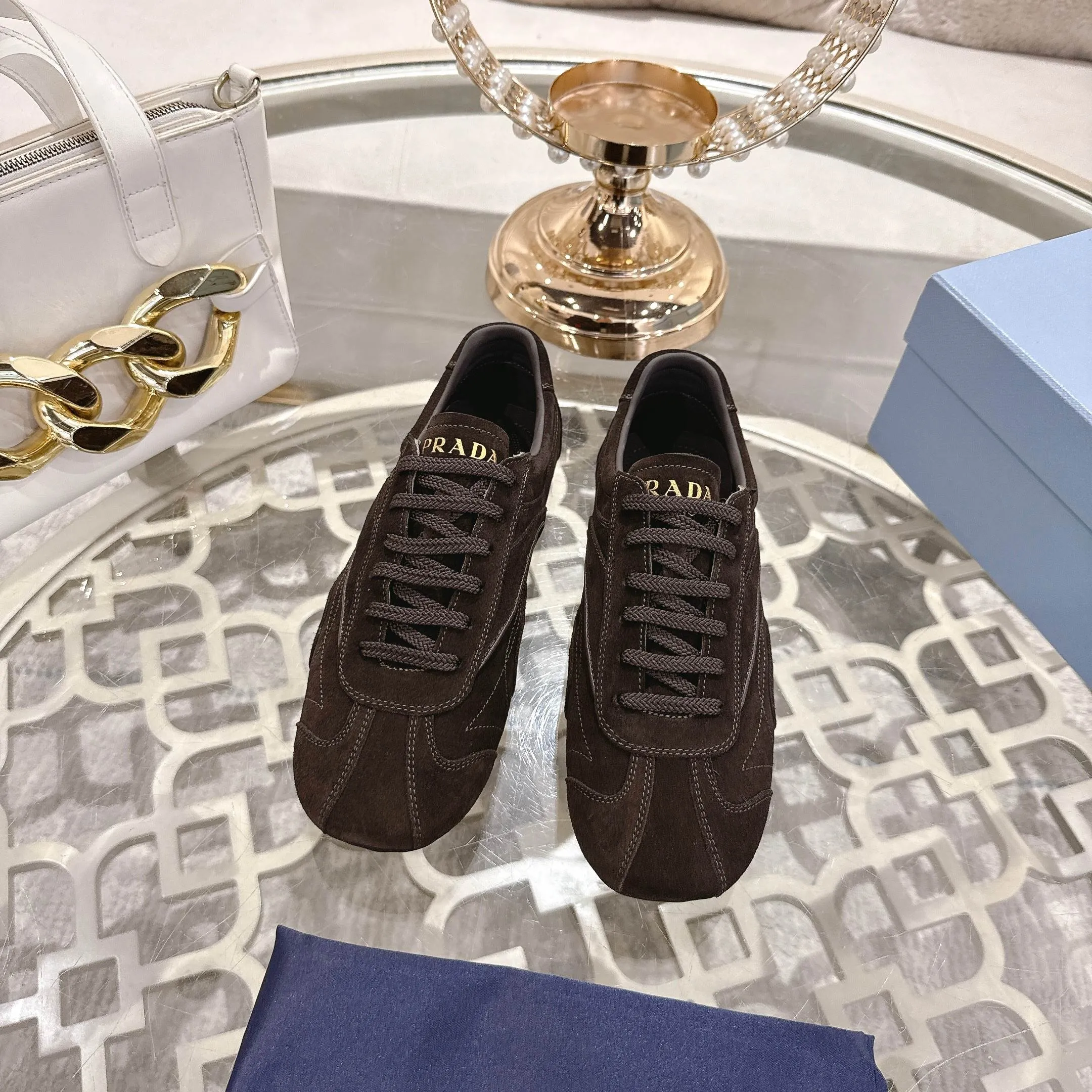 P600. PRADA for couples, casual shoes for couples, originally developed 1:1, made of high-mercerized cowhide, silk sheepskin lining, rubber outsole, comfortable and soft on the feet, size for women: 35 to 41. Male 38 to 45